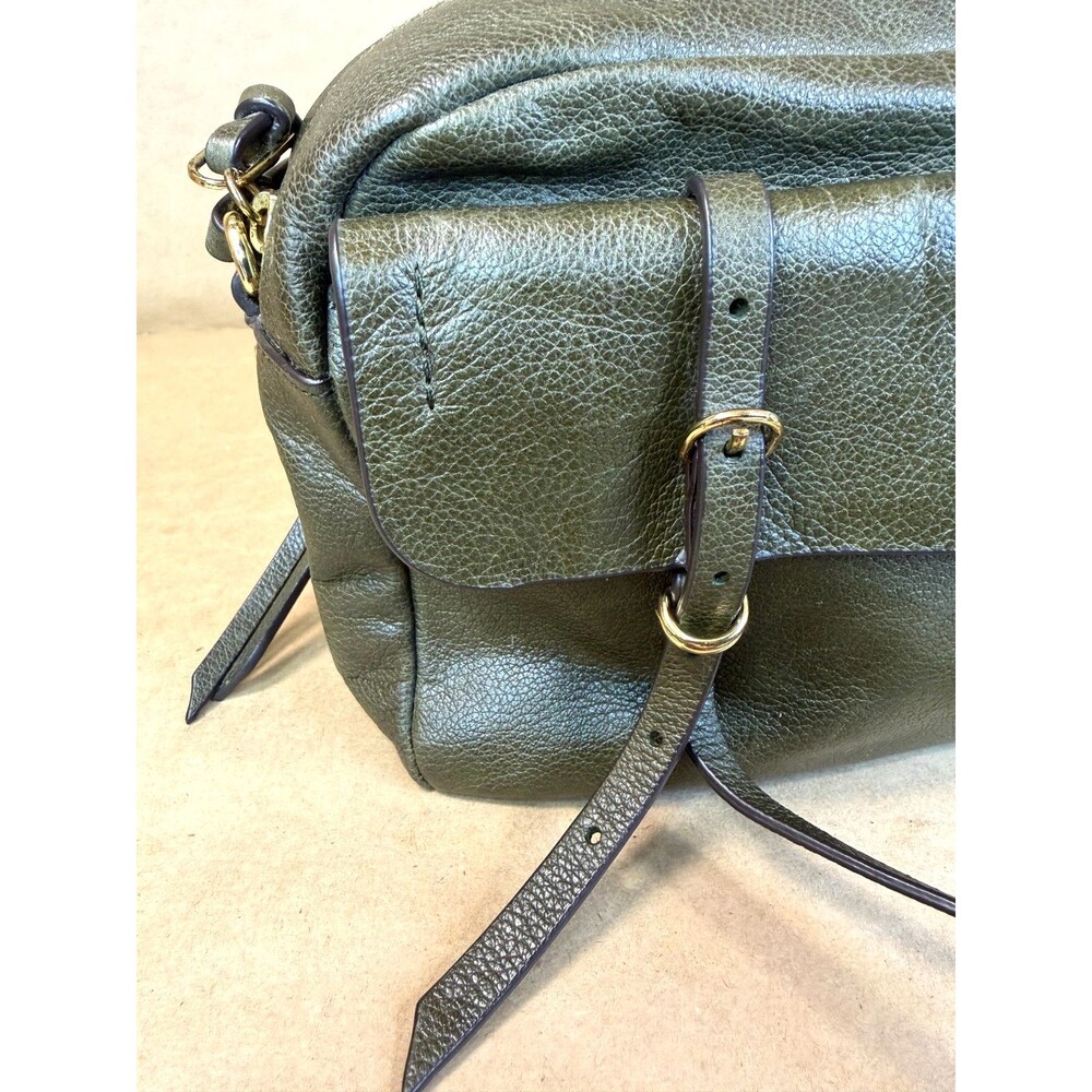 Banana Republic Vintage Camera Crossbody Bag in Dark Olive Green #404499 - Picture 10 of 16